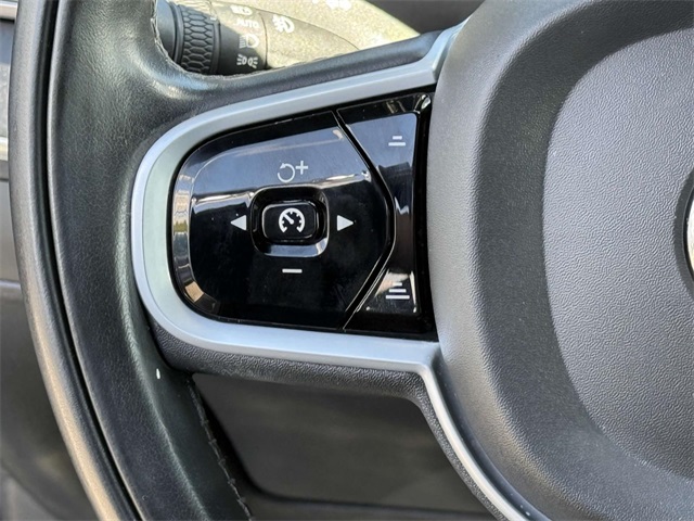 2020 Volvo XC90 T6 Momentum photo 22