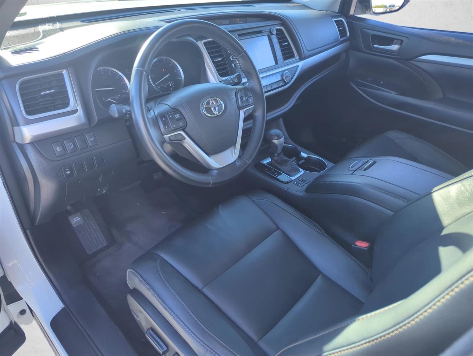 2017 Toyota Highlander XLE photo 3