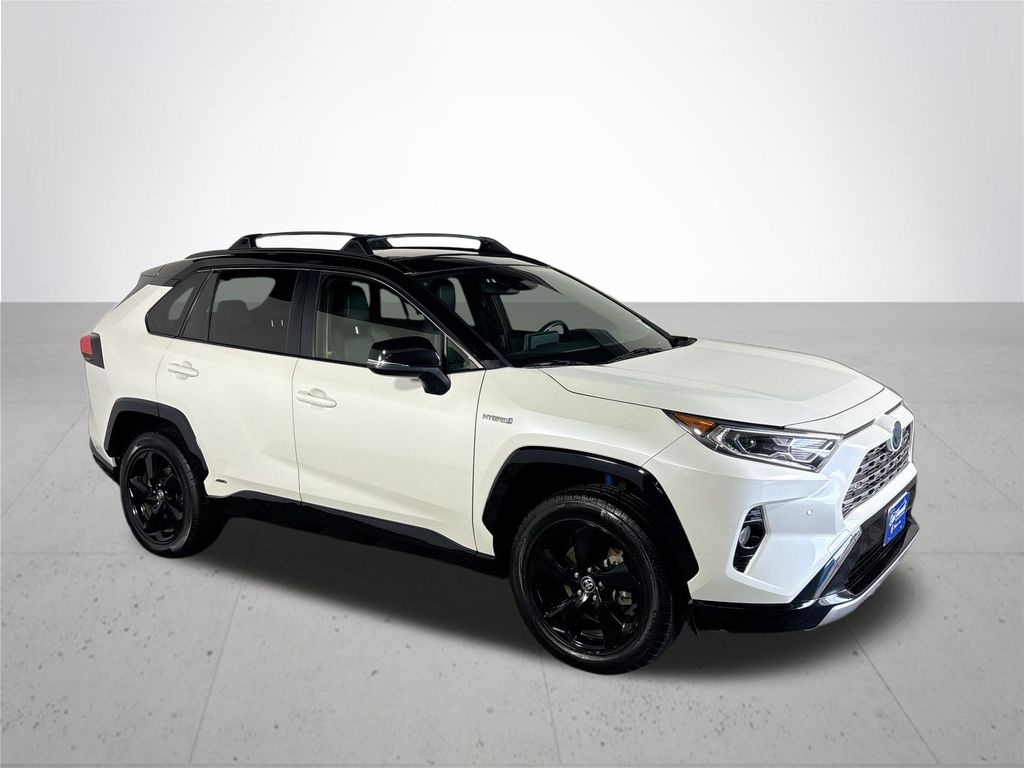 2020 Toyota RAV4 Hybrid XSE photo 3