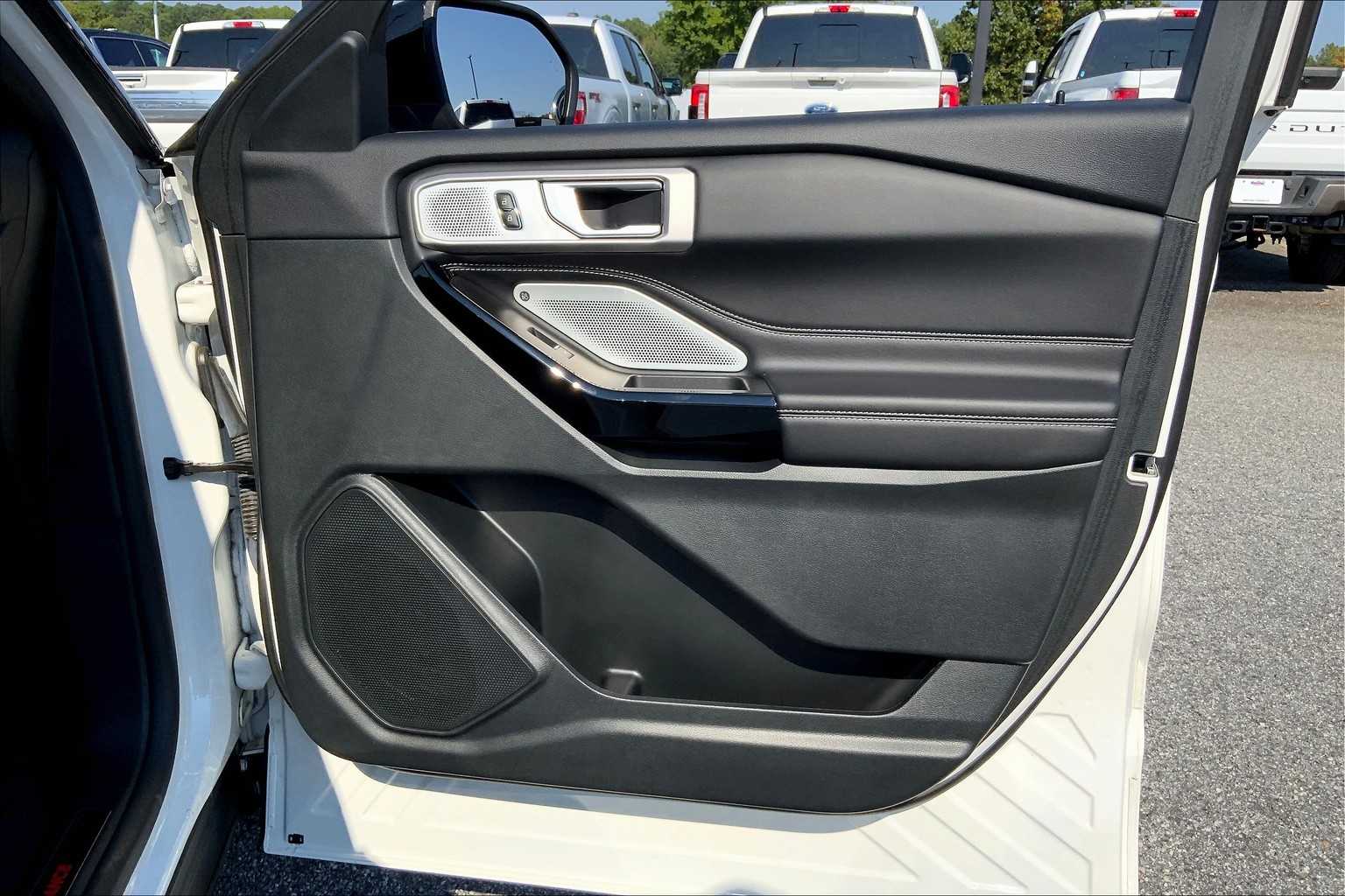 2023 Ford Explorer ST photo 21