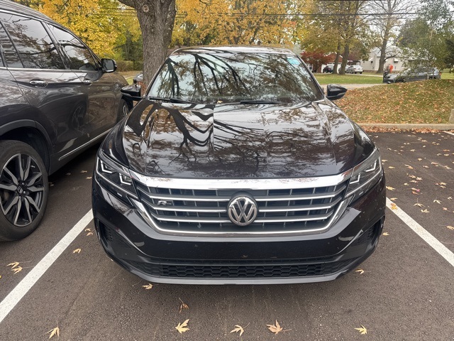 2022 Volkswagen Passat 2.0T R-Line photo 2