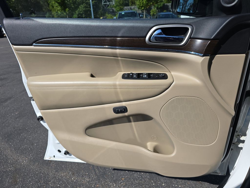 2015 Jeep Grand Cherokee Limited photo 26