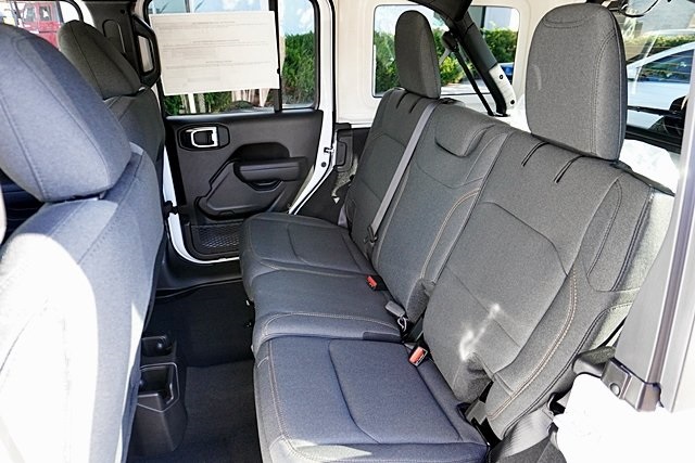 New 2026 Bright White Clear-Coat Exterior Paint Jeep Sport S image 21