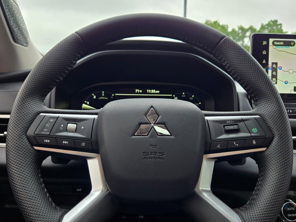 2025 Mitsubishi Outlander SE photo 28