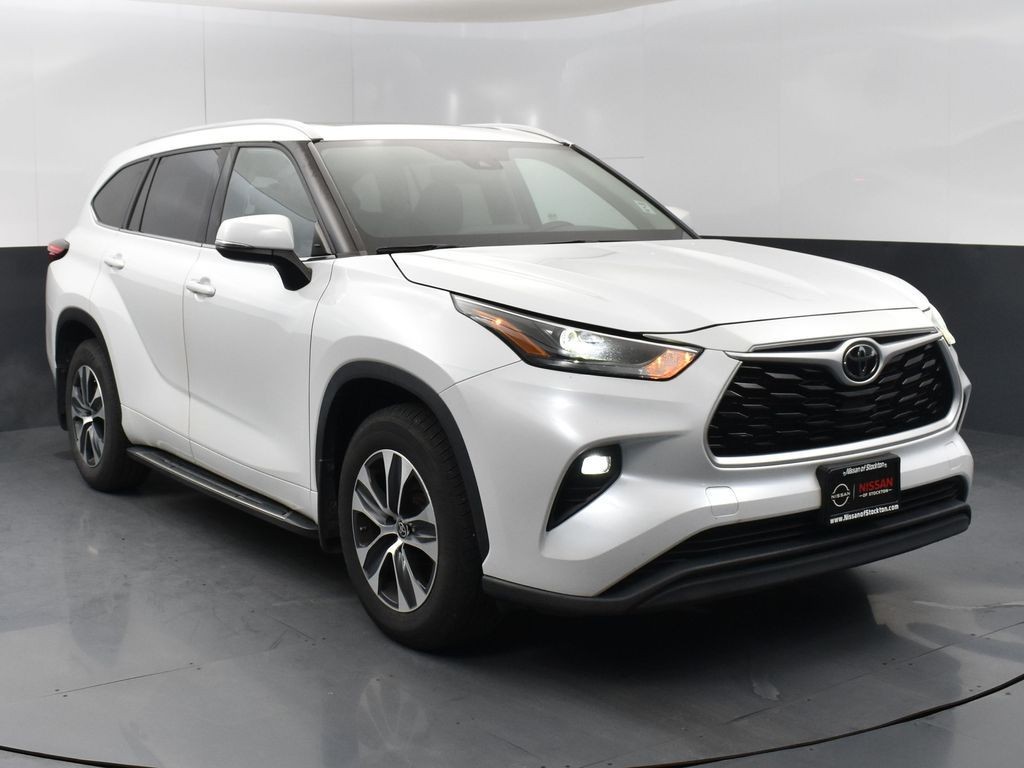 2022 Toyota Highlander XLE's photo