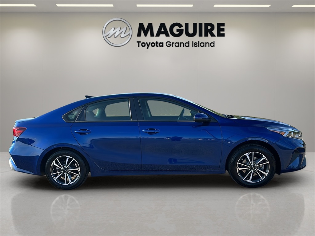 2023 Kia Forte LXS photo 2