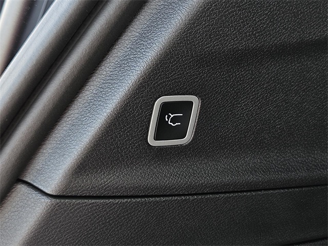 2025 Chrysler Pacifica photo 6