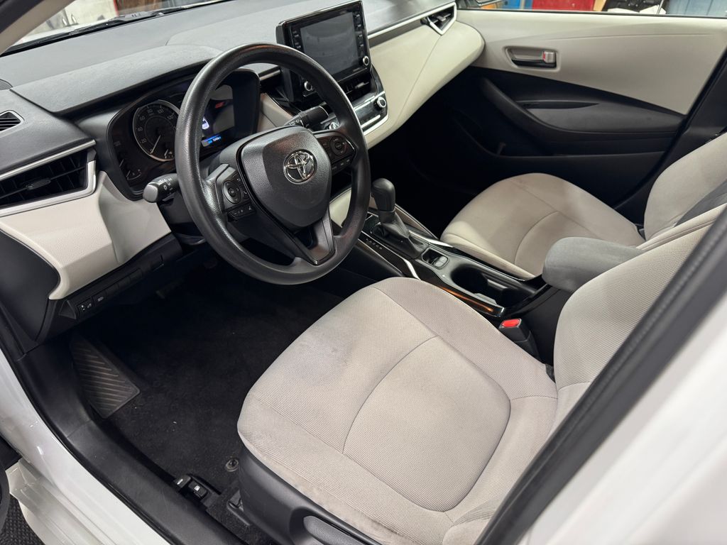 2022 Toyota Corolla LE photo 13