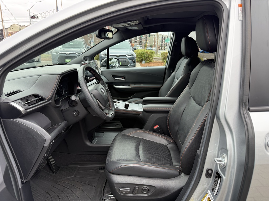 2024 Toyota Sienna XSE photo 11