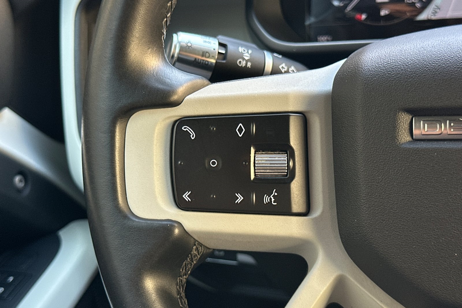 2021 Land Rover Defender 110 SE photo 26