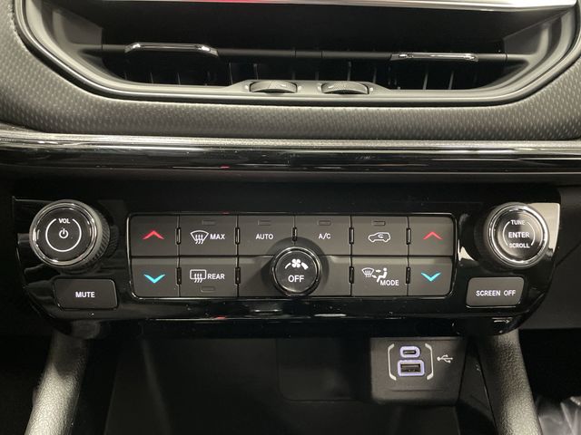 2025 Jeep Compass Latitude Altitude Special Edition photo 14