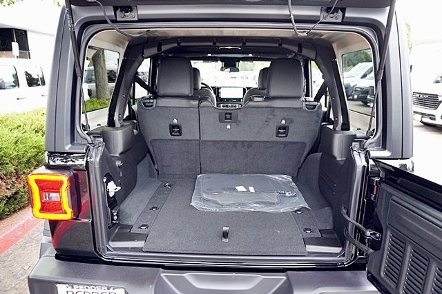 New 2025 Black Clear-Coat Exterior Paint Jeep Rubicon image 19