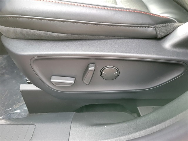 2025 Ford Escape ST-Line photo 2