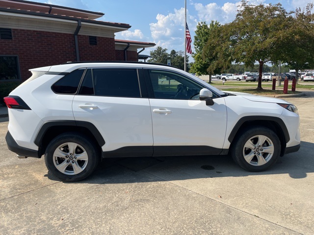 2021 Toyota RAV4 XLE photo 4