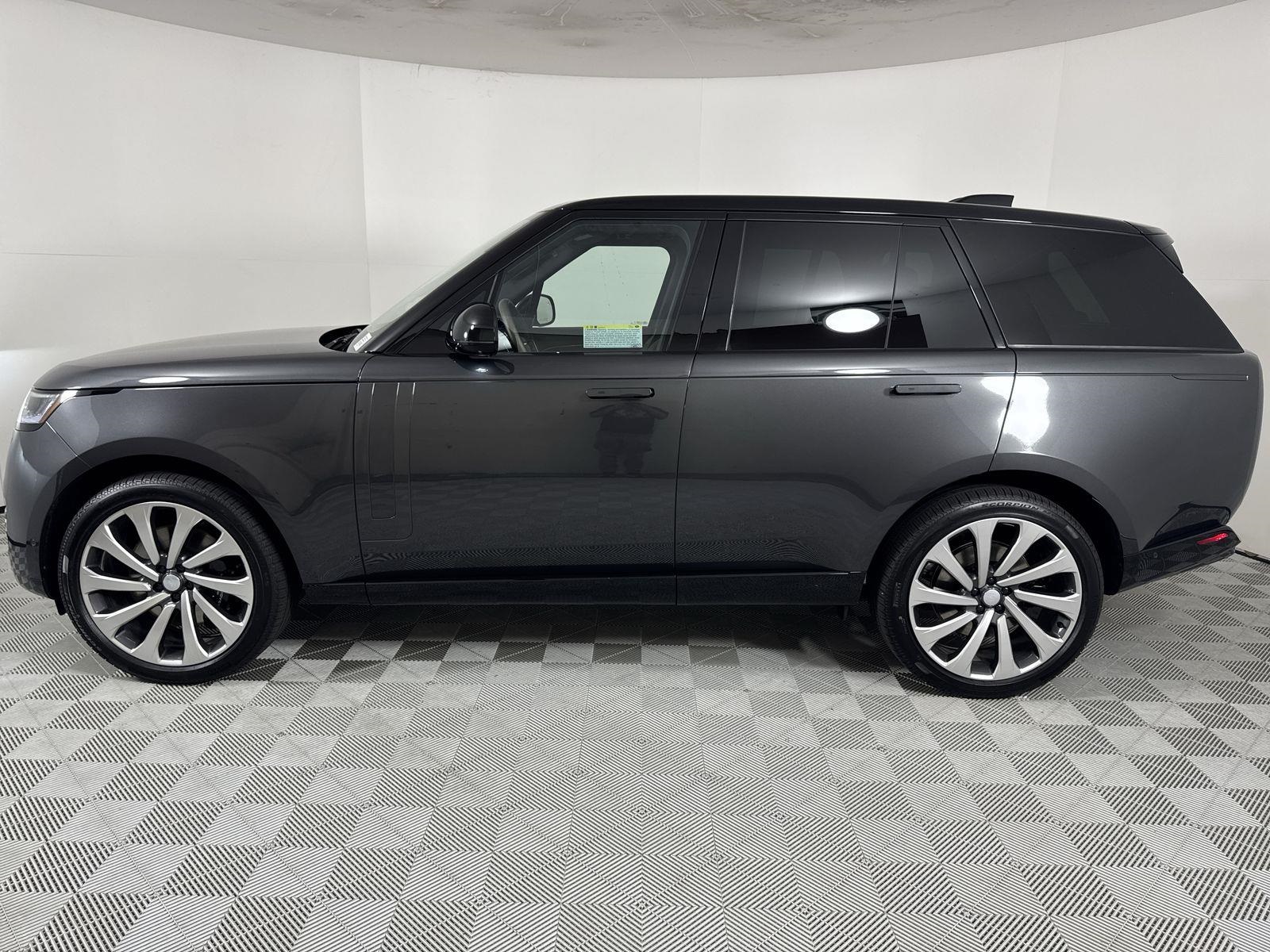 2025 Land Rover Range Rover SE photo 2