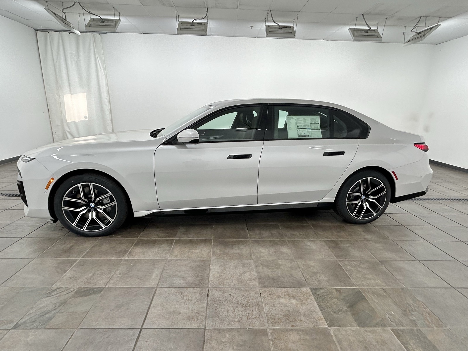 New 2025 White BMW 760i xDrive image 2