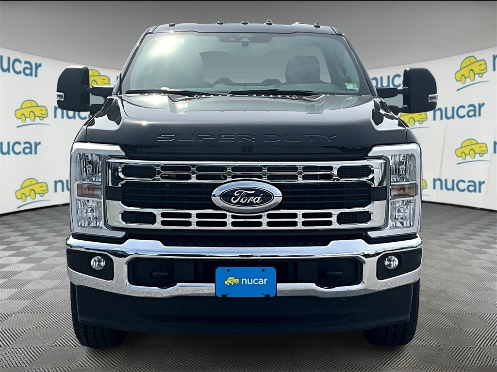 2025 Ford F-350 photo 2