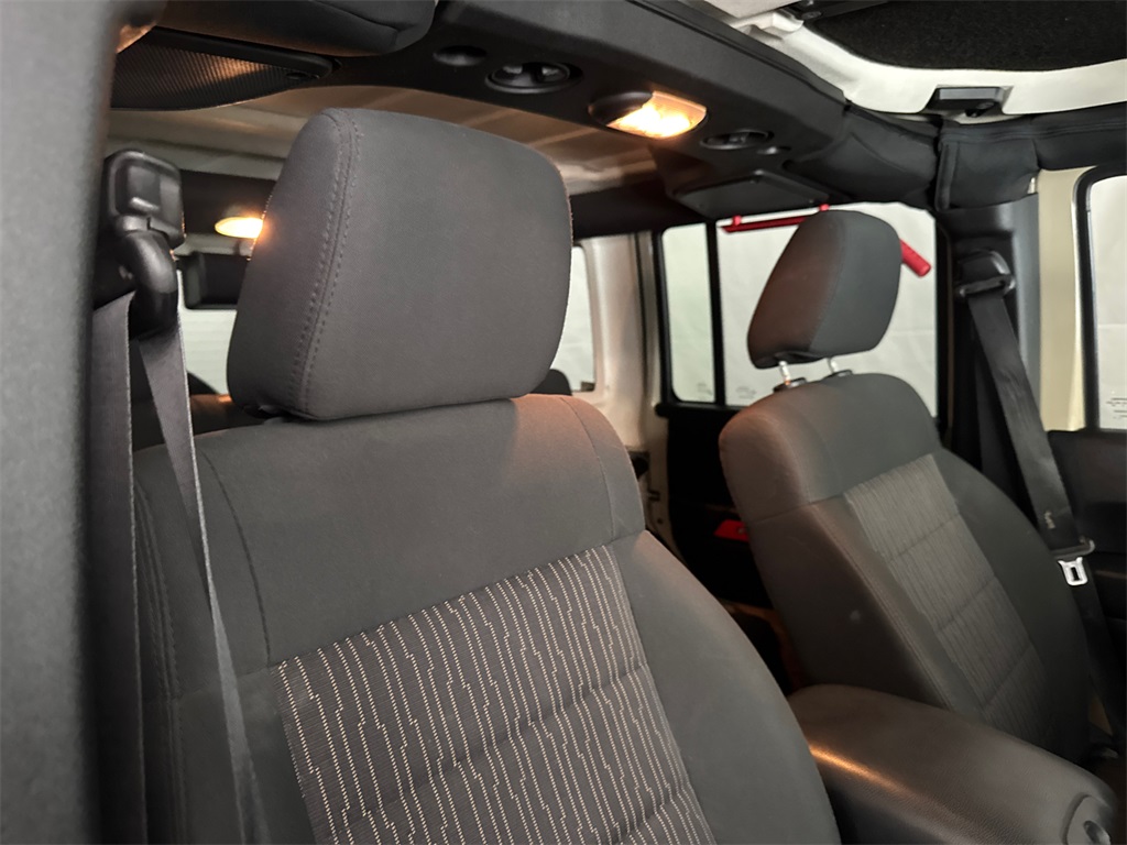 2011 Jeep Wrangler Unlimited Rubicon photo 4