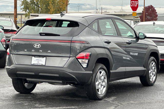 2026 Hyundai Kona SE photo 3