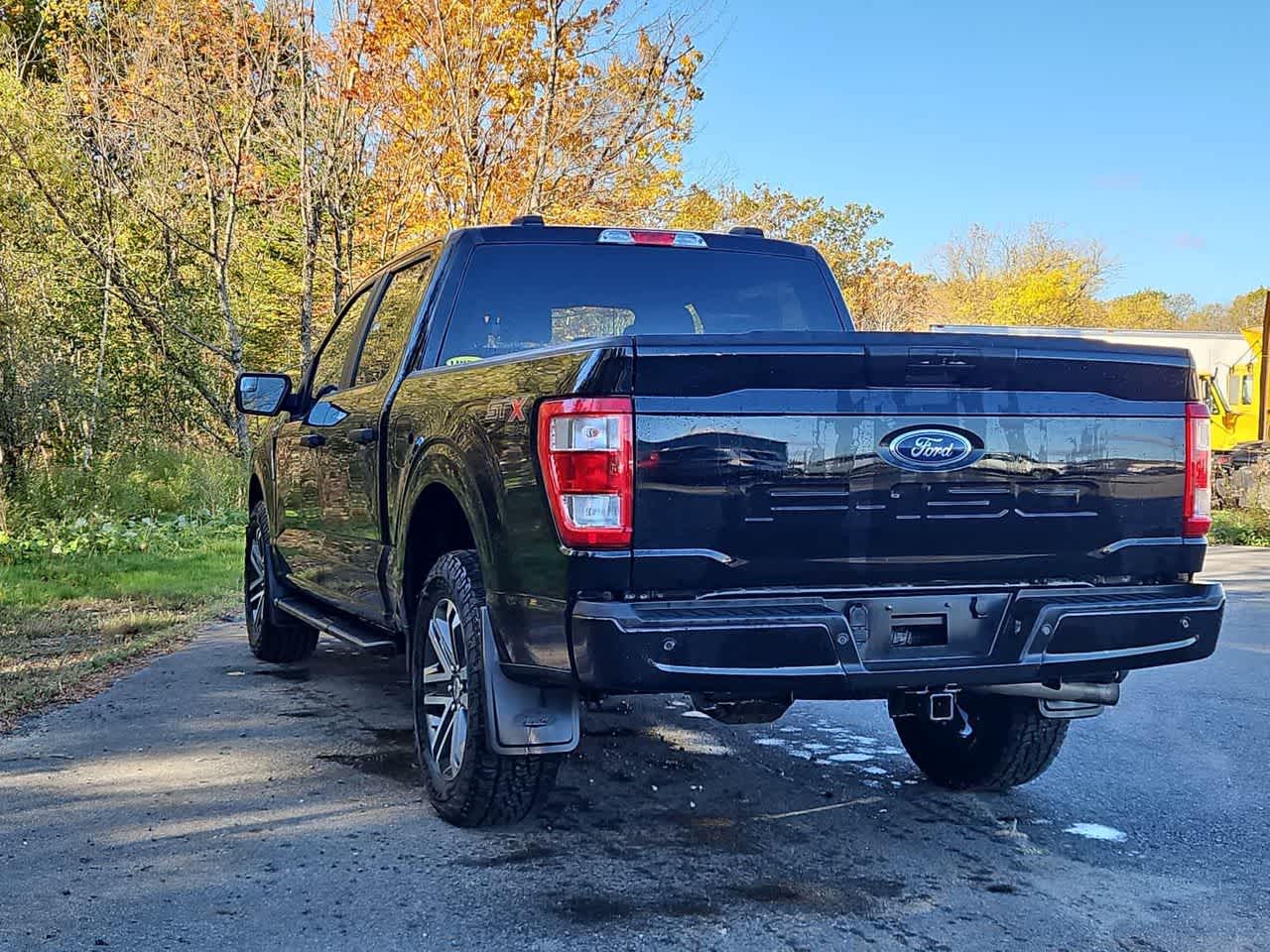 2022 Ford F-150 XL photo 3