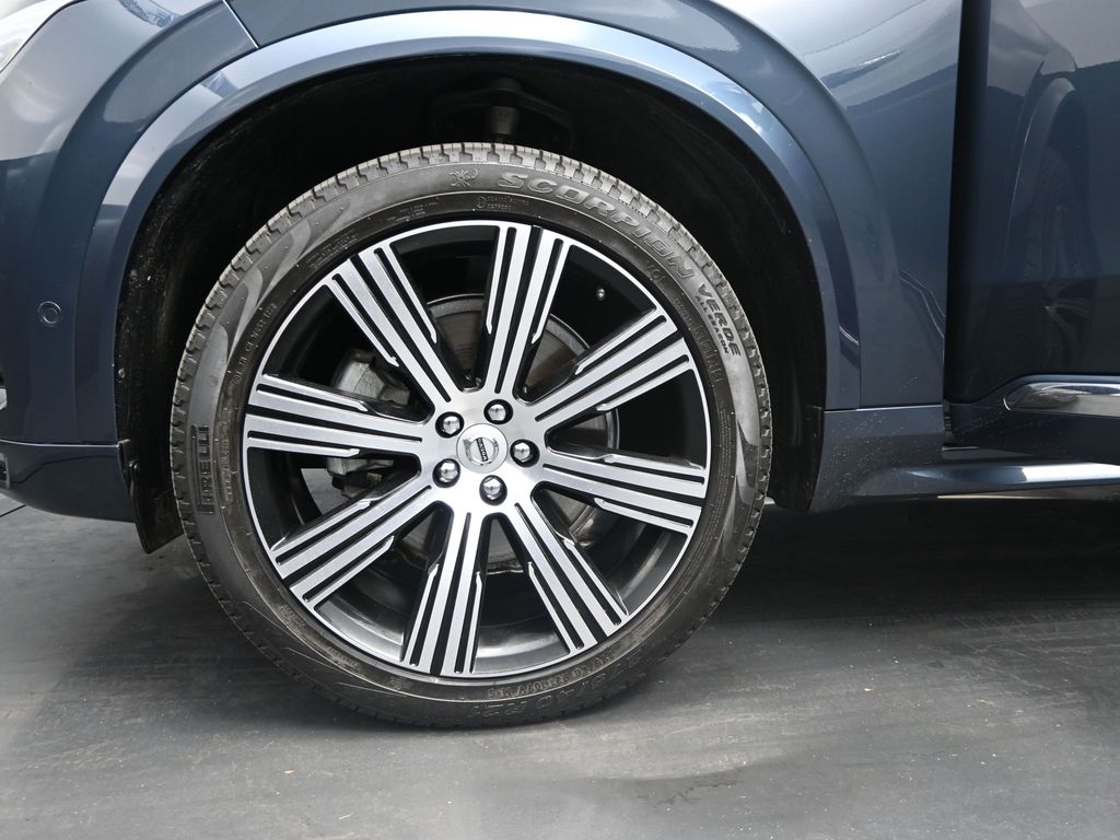 2022 Volvo XC90 T6 Inscription photo 17