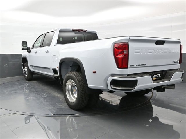 2026 Chevrolet Silverado 3500HD High Country photo 4