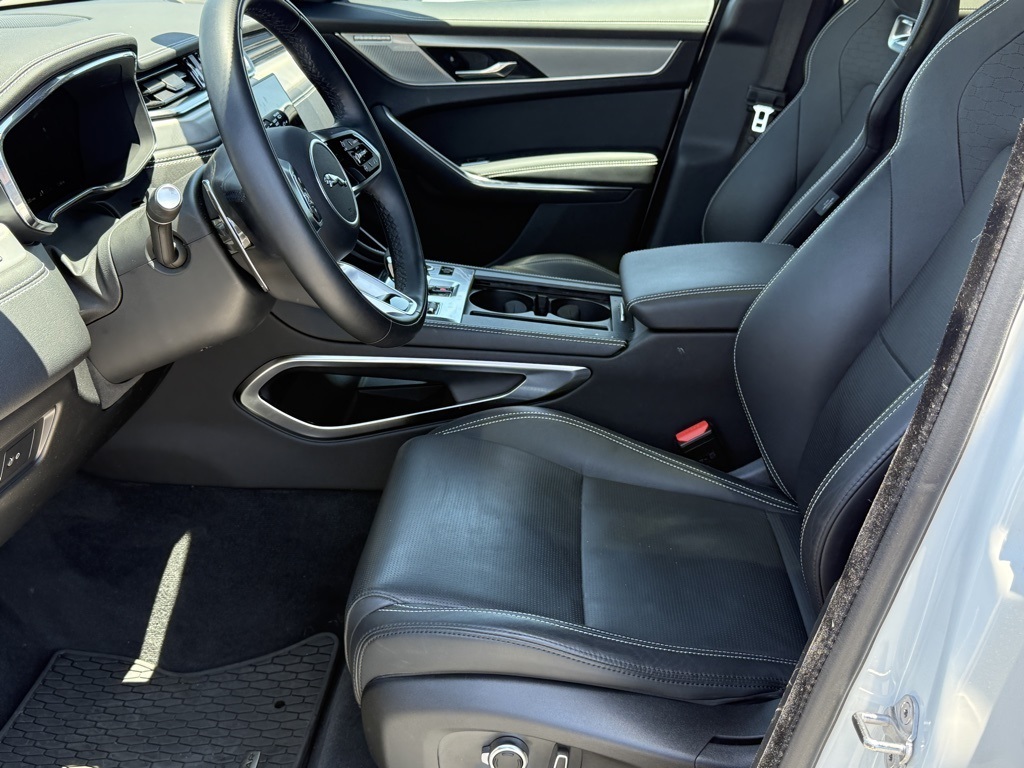 2024 Jaguar F-PACE P400 R-Dynamic S photo 8
