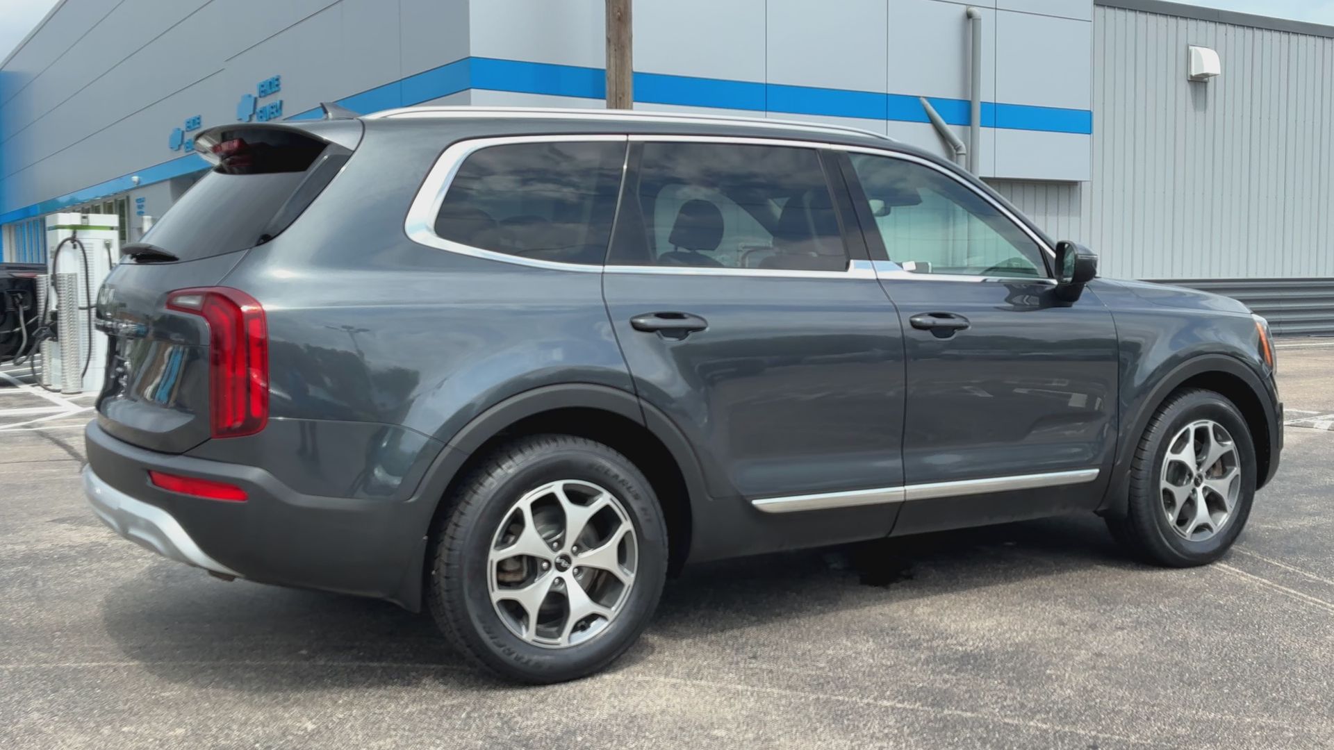 2022 Kia Telluride EX photo 2
