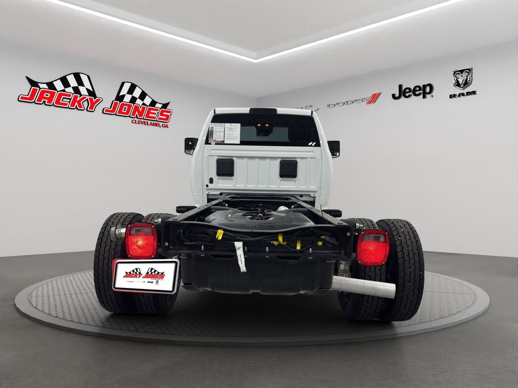 2025 Ram 5500 Tradesman photo 3