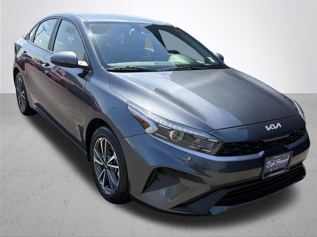 2023 Kia Forte LXS photo 3