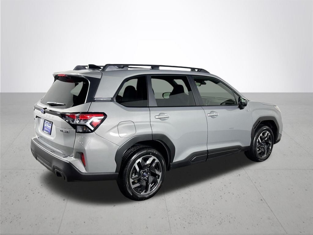 2025 Subaru Forester Premium photo 6