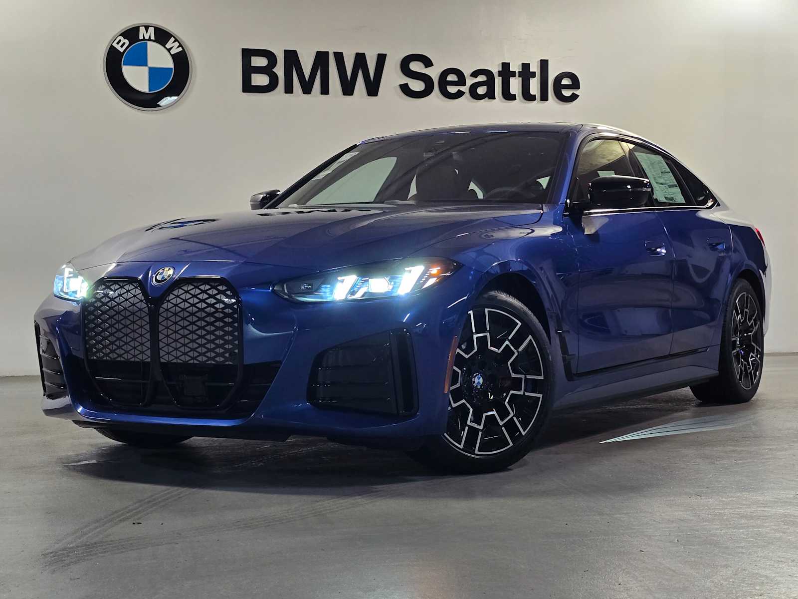 2025 BMW i4 40's photo