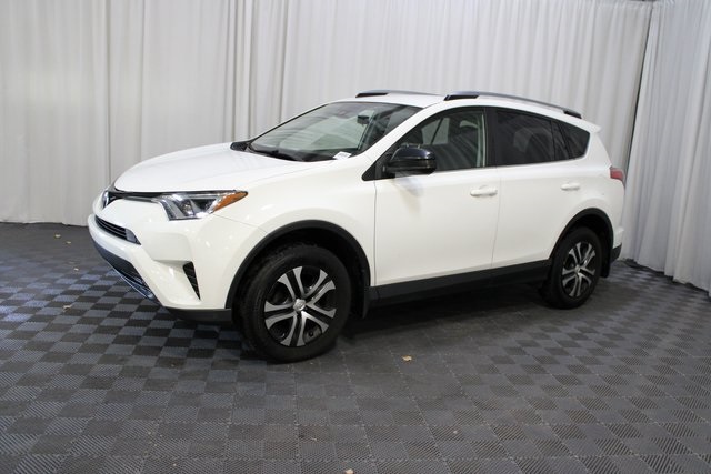 2017 Toyota RAV4 LE photo 2