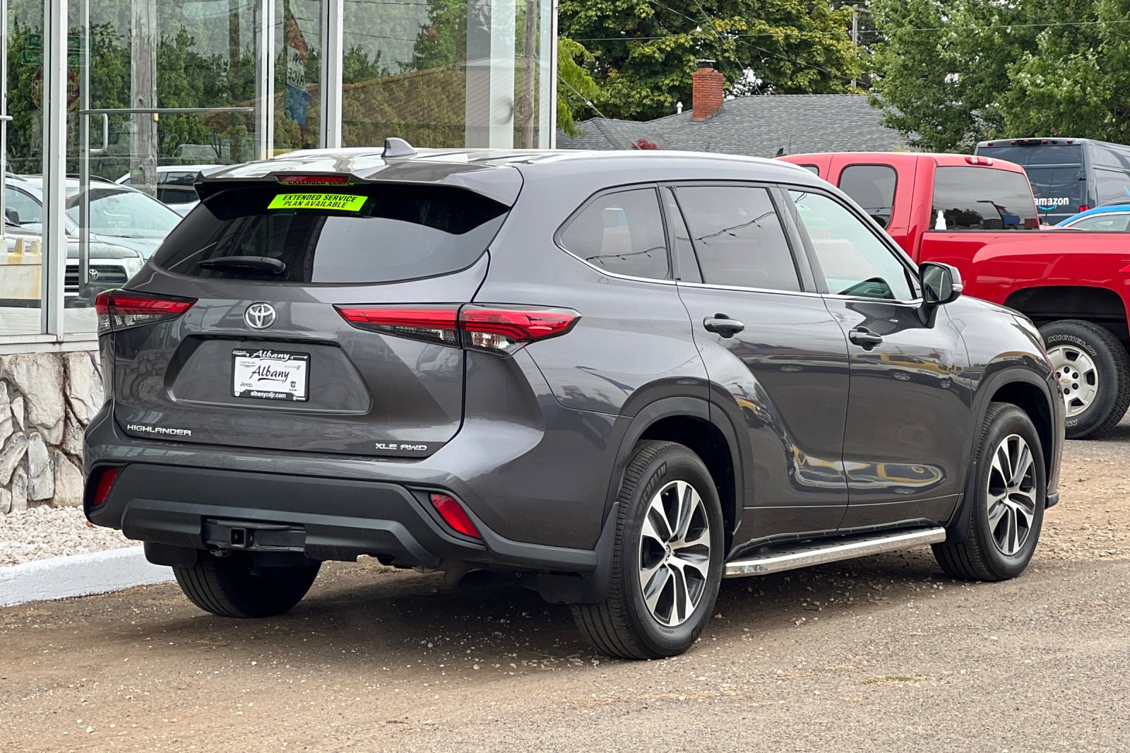 2021 Toyota Highlander XLE photo 2