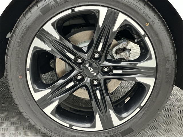 2023 Kia K5 GT-Line photo 2