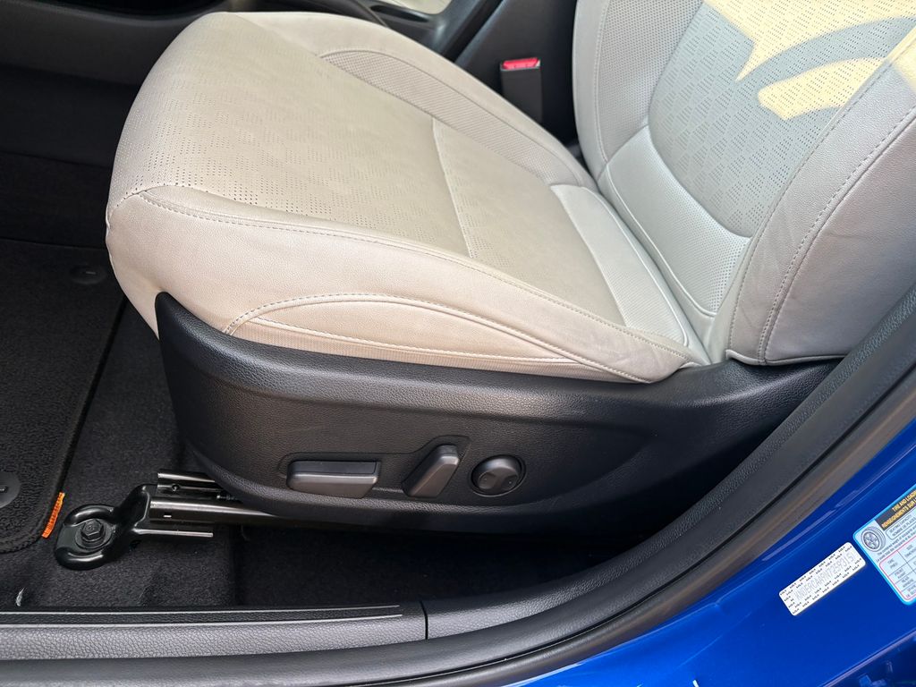 2022 Kia Seltos EX photo 14