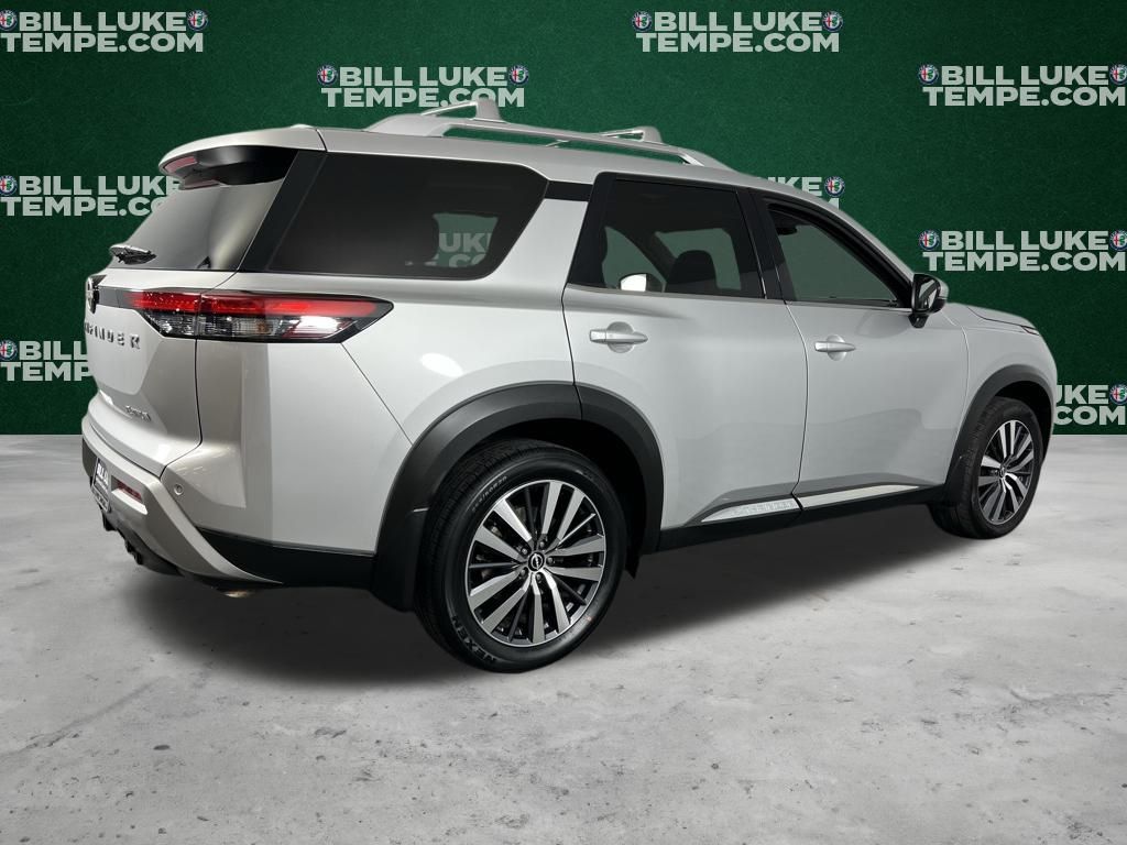2022 Nissan Pathfinder Platinum photo 2