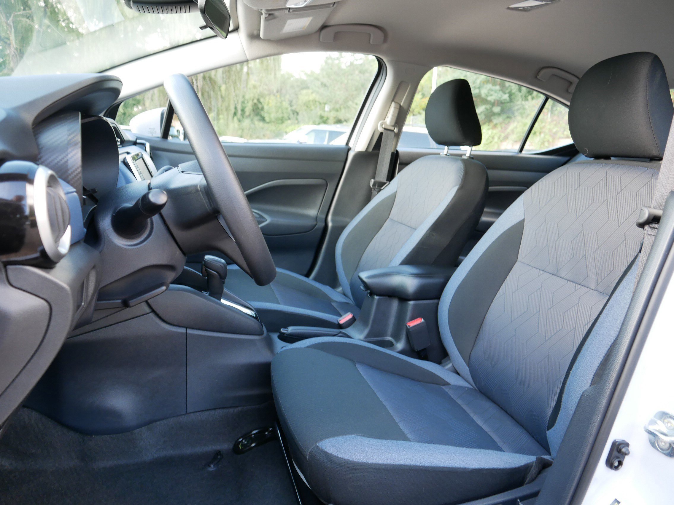 2024 Nissan Versa SV photo 32