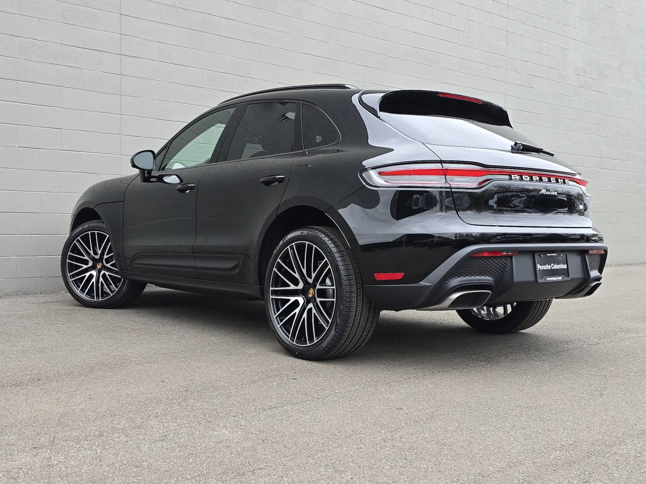 2025 Porsche Macan T photo 3