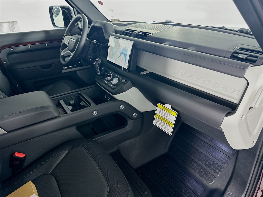 2024 Land Rover Defender 130 X-Dynamic SE photo 26