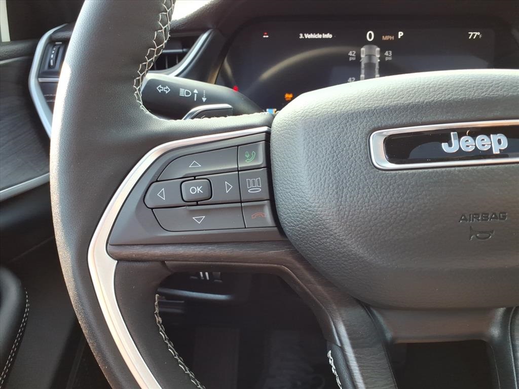 2025 Jeep Grand Cherokee Limited photo 13