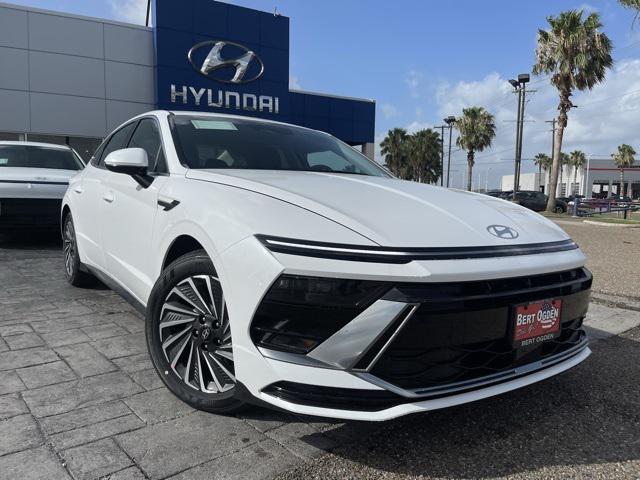2025 Hyundai Sonata Hybrid SEL's photo