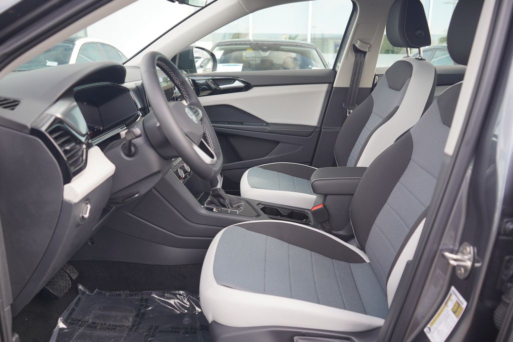 2025 Volkswagen Taos S photo 4