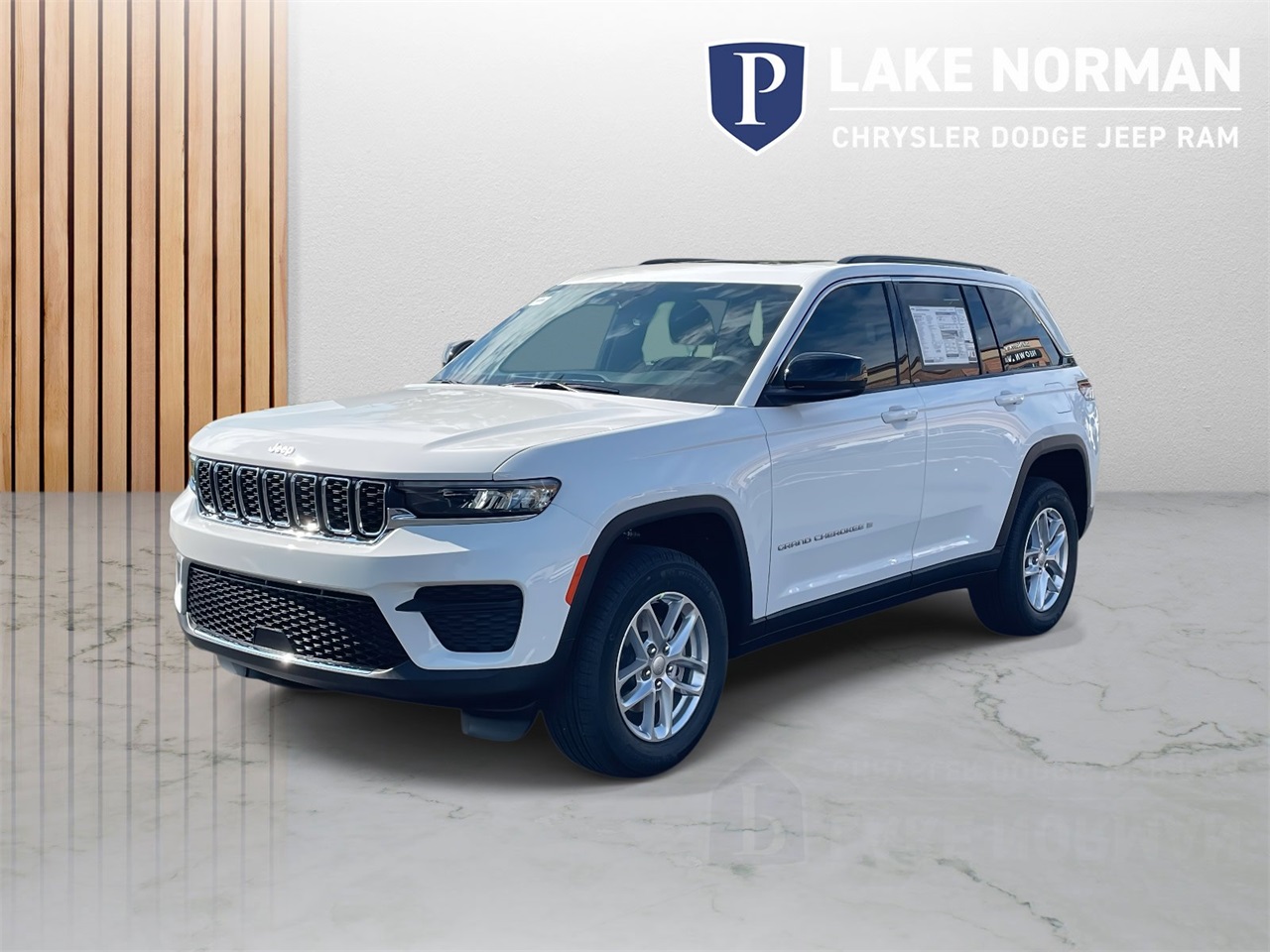 2025 Jeep Grand Cherokee Laredo X photo 3