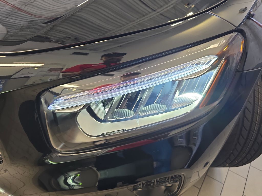 2025 Mercedes Benz GLB 250 photo 28