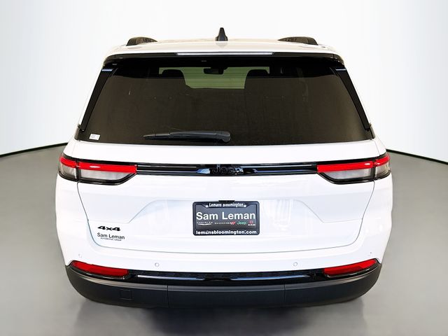 2025 Jeep Grand Cherokee Laredo Altitude photo 3