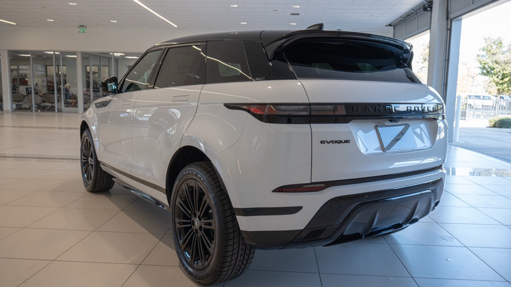 2026 Land Rover Range Rover Evoque Dynamic SE photo 5