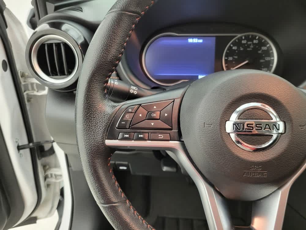 2020 Nissan Kicks SR photo 3