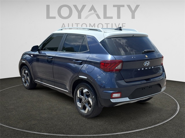 2021 Hyundai Venue SEL Denim photo 3