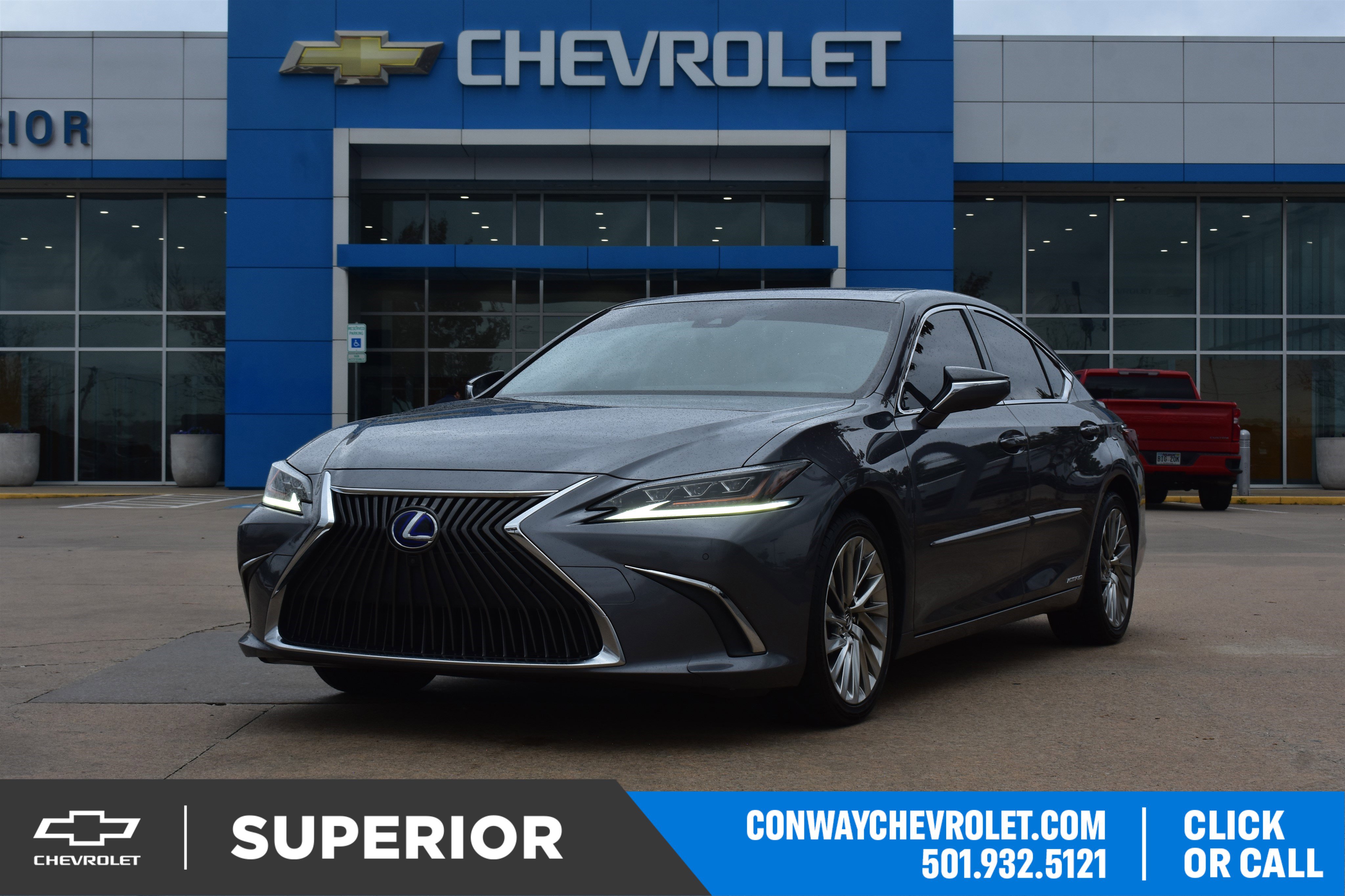 2019 Lexus ES Hybrid 300h's photo